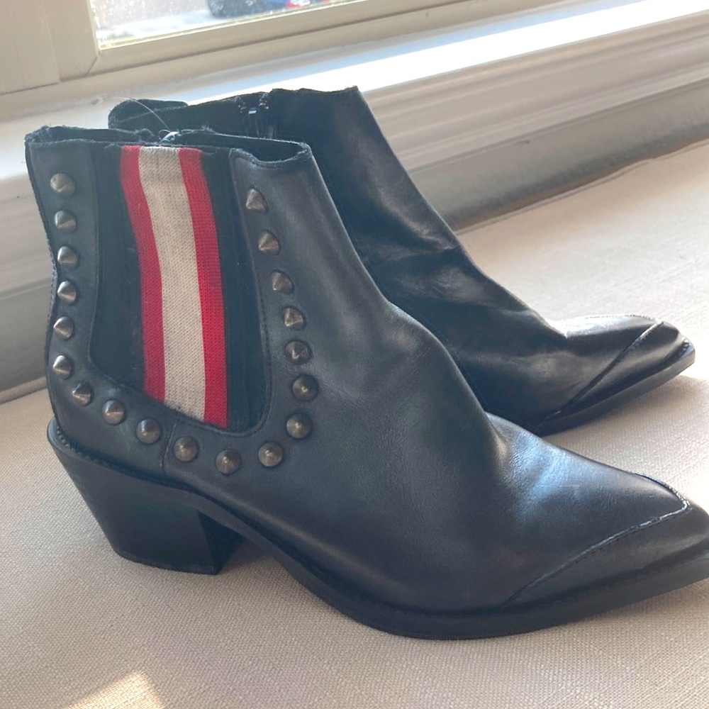 NEW! Never worn Brusque Black boots with studs Women size 38